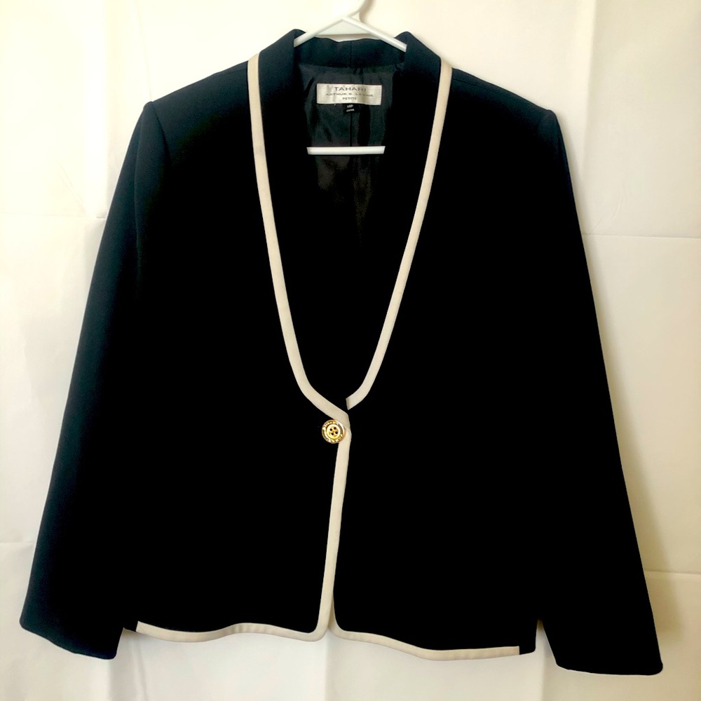 TAHARI Women’s Tahari petites jacket. 14 Petite